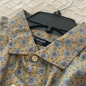 Men’s casual/dressier shirt